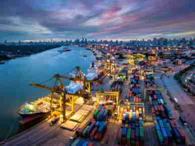 Navigating Global Supply Chain Disruptions: Lessons for Modern Businesses