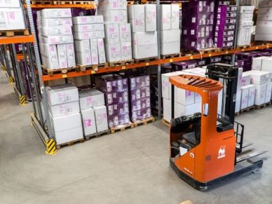 VNA Forklifts and Other Equipment That Will Become More Common in Future Warehouse Facilities